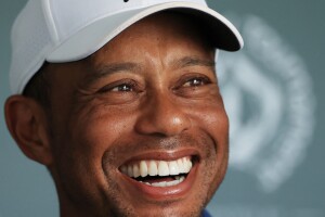 Tiger Woods varillas, tornillos y clavijas fueron ser insertados en la pierna del golfista