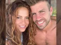 Shakira y Pique en la playa.jpg