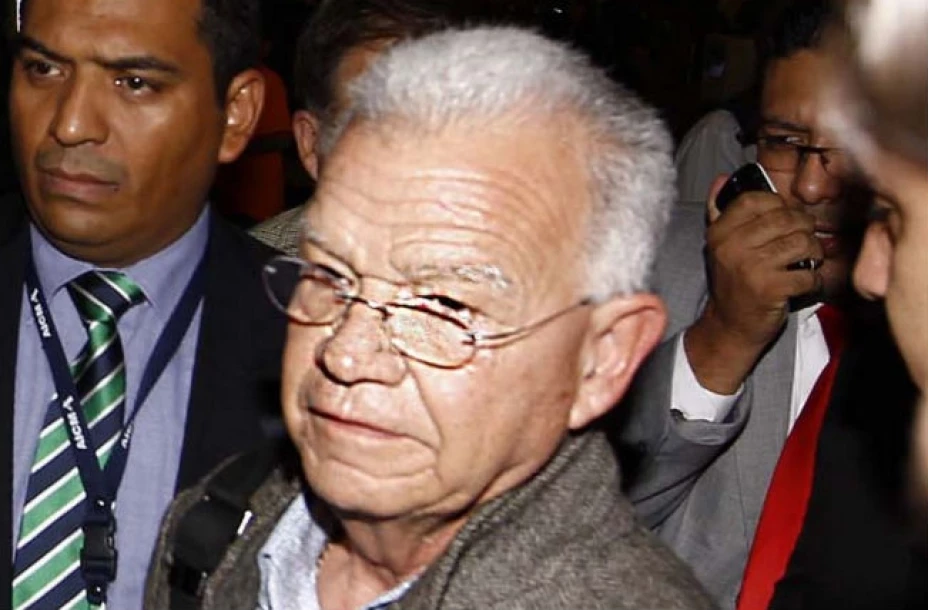 El cardiólogo Juan Carlos Peláez, quien atiende a Andrés Granier, dijo que no recomendaba el traslado de su paciente y que no se responsabilizaba si algo le pasara por hacerlo