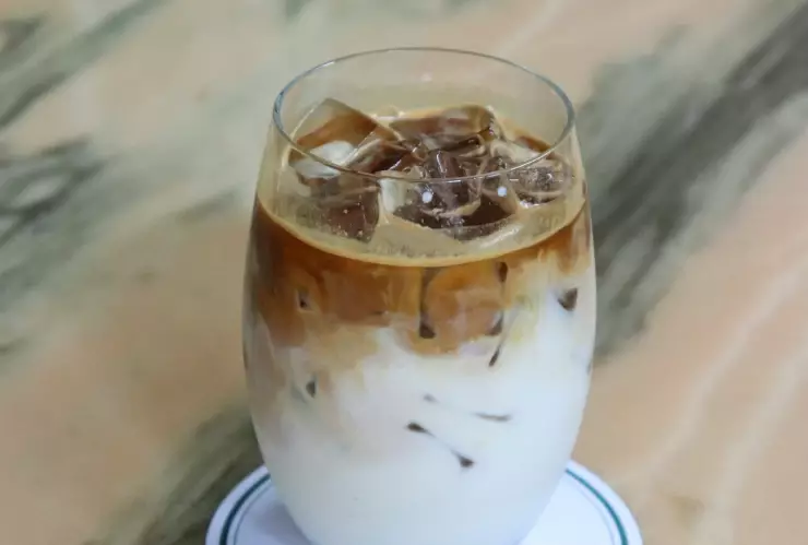 El café helado es una de las bebidas favoritas de muchas personas en el mundo