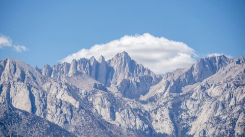 Excursionista perdió la vida en montaña en California.png