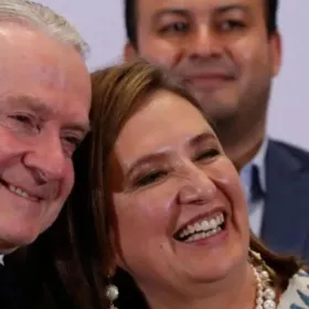 “Somos grandes amigos": Xóchitl Gálvez da la bienvenida a su equipo a Santiago Creel