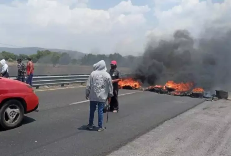 bloqueo-autopista-puebla-orizaba.jpg