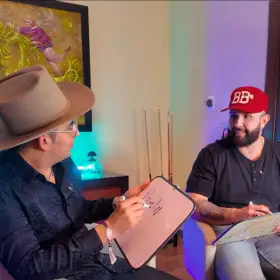La Resolana: El Capi pone a prueba su amistad con Carín León