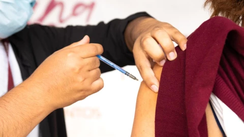 Aplicarán refuerzo de la vacuna Covid en BC a partir del lunes