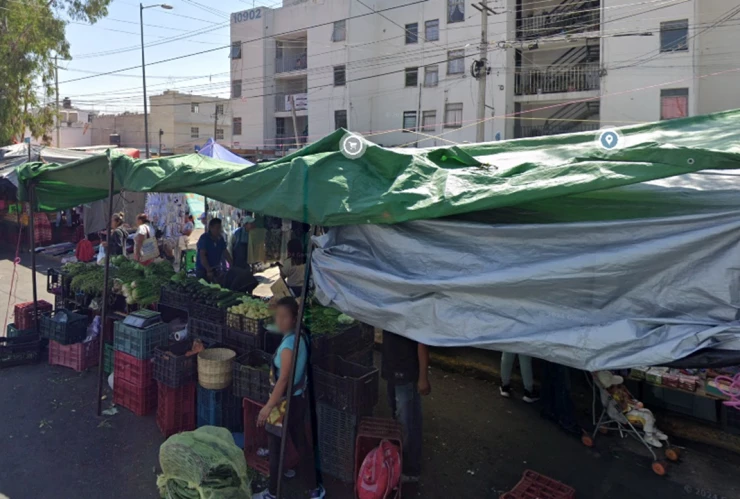Tianguis de Loma Bella Balean a comerciante por una bicicleta