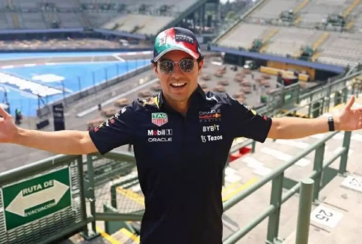 Checo Pérez busca ganar Gran Premio de México sin ayuda de Verstappen