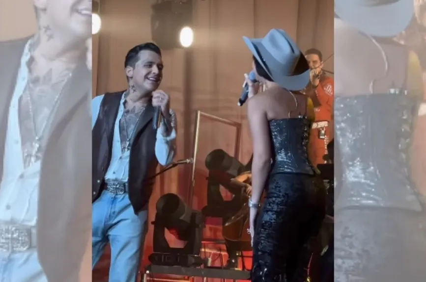 Ángela y Nodal beso (4).jpg