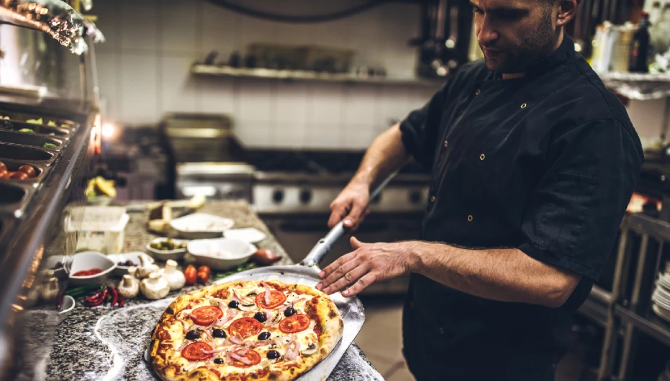 Nuevamente hay vacantes de trabajo en Canadá, esta vez en una pizzería que ofrece hasta 51 mil pesos.
