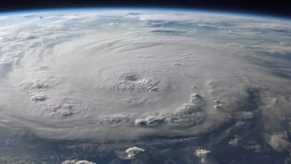 ¿Afectará México_ Poderoso _Ciclón Bomba_ pone en ALERTA a estos estados con fuerza de un huracán categoría 4