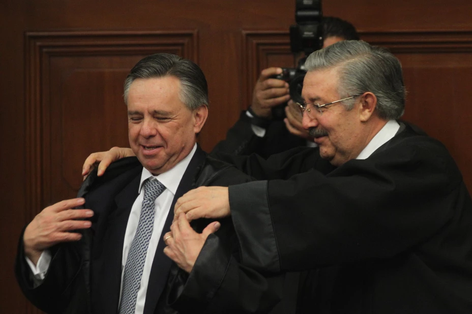 En sesión solemne, el pleno de la Suprema Corte de Justicia de la Nación (SCJN) dieroo la bienvenida a Eduardo Medina Mora Icaza como nuevo ministro.