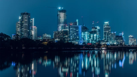 Vista de la ciudad de Austin, Texas, por la noche