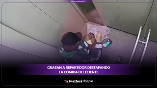 Moscú: Graban a repartidor destapando la comida del cliente