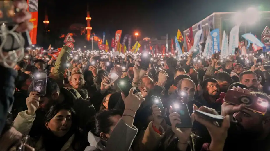 Protestas en Turquía por arresto del alcalde de Estambul.