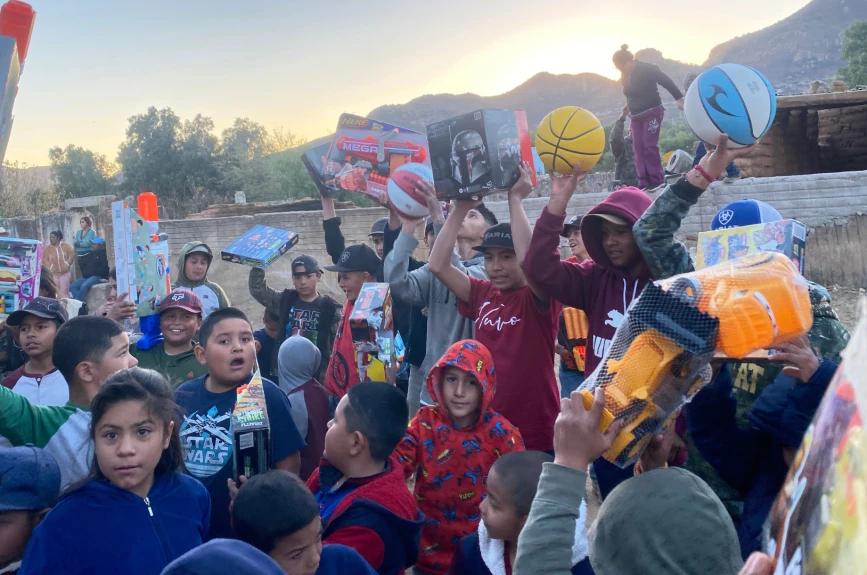¡El Juguetón Azteca llegó a Durango para llevar un Día de Reyes memorable!