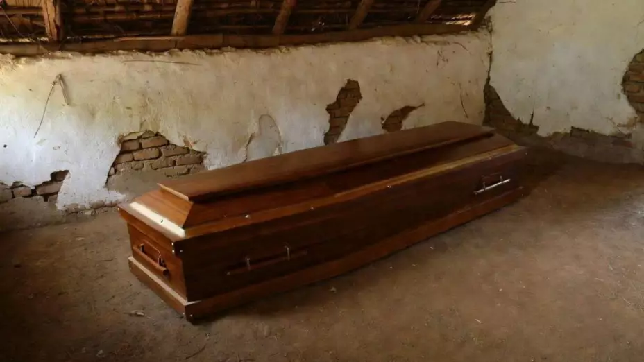 Madre roba dinero de funeral de su hijo