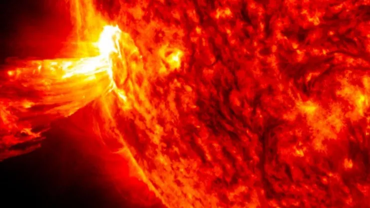 Explosión solar 2023 Existe el riesgo de quedarse sin internet.jpg