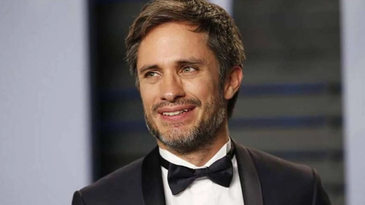 Gael García demanda Johnnie Walker