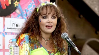 Tatiana sorprende a sus “niños de los 90’s” con presentación en antro retro de Monterrey