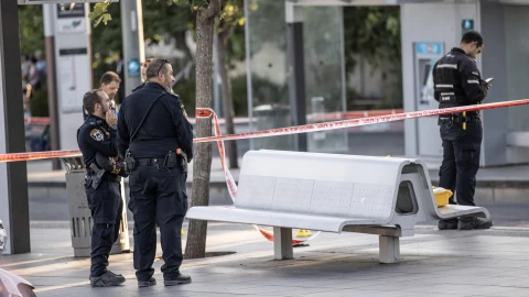Israeli forces shoot a Palestinian woman in Jerusalem