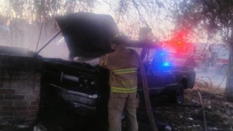 _Incendio de camioneta en Refugio de Abajo, Comonfort, 3 de mayo 2025.png