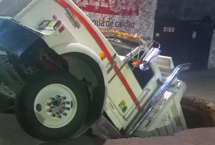 Socavón en calle Trigo León, Guanajuato