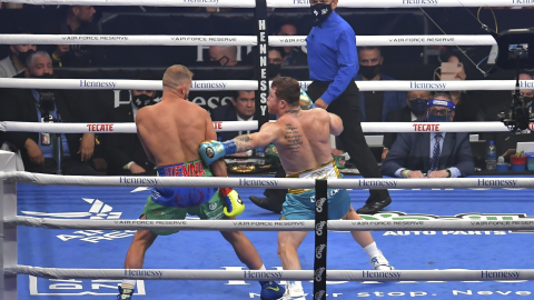 Canelo &Aacute;lvarez vence a Billy Joe Saunders