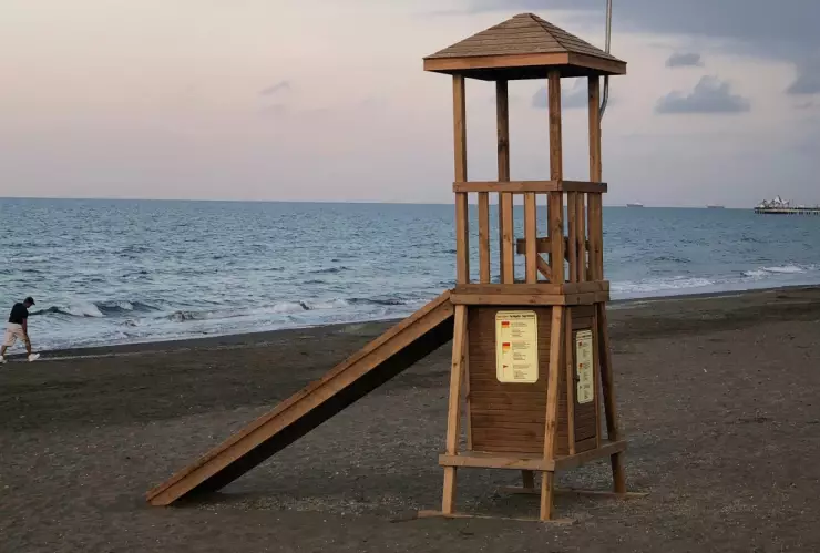 Alcalde de Nueva York, en controversia tras señalar que migrantes son ideales para puestos de salvavidas: ‘Son excelentes nadadores’