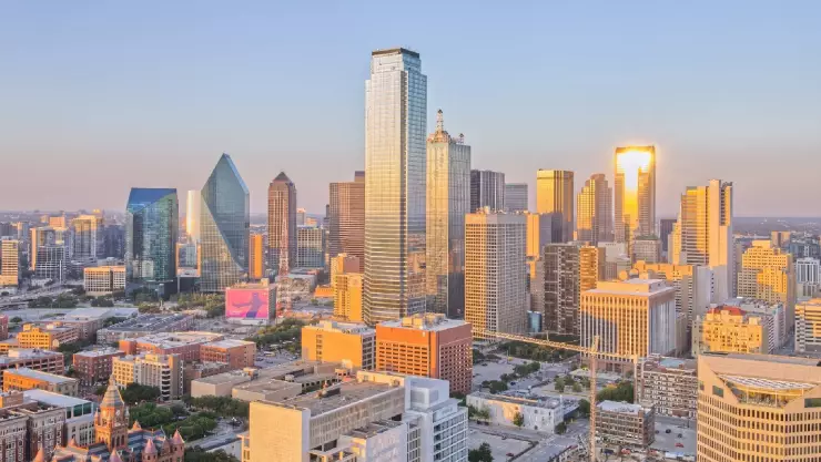 la bonita ciudad de Dallas, TX en un d&iacute;a soleado