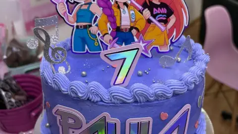 Los mejores diseños de pasteles de las Guerreras K-Pop