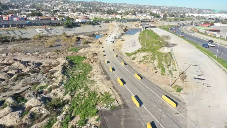 Nuevamente cierran el terraplén Los Olivos por las lluvias