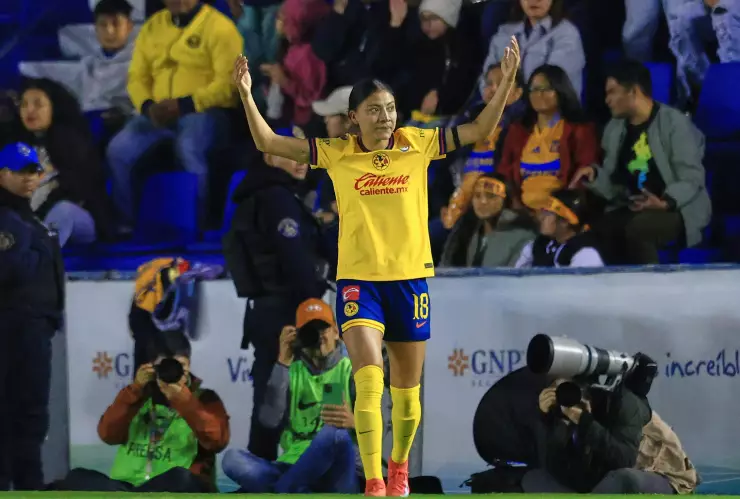 Nancy Antonio festeja gol con América