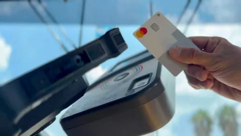 pago con tarjeta de crédito y débito en qrobús.jpg