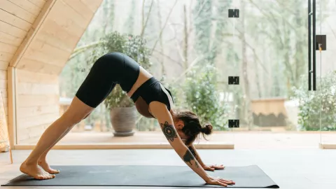 Así puedes practicar pilates y fortalecer el core desde tu casa