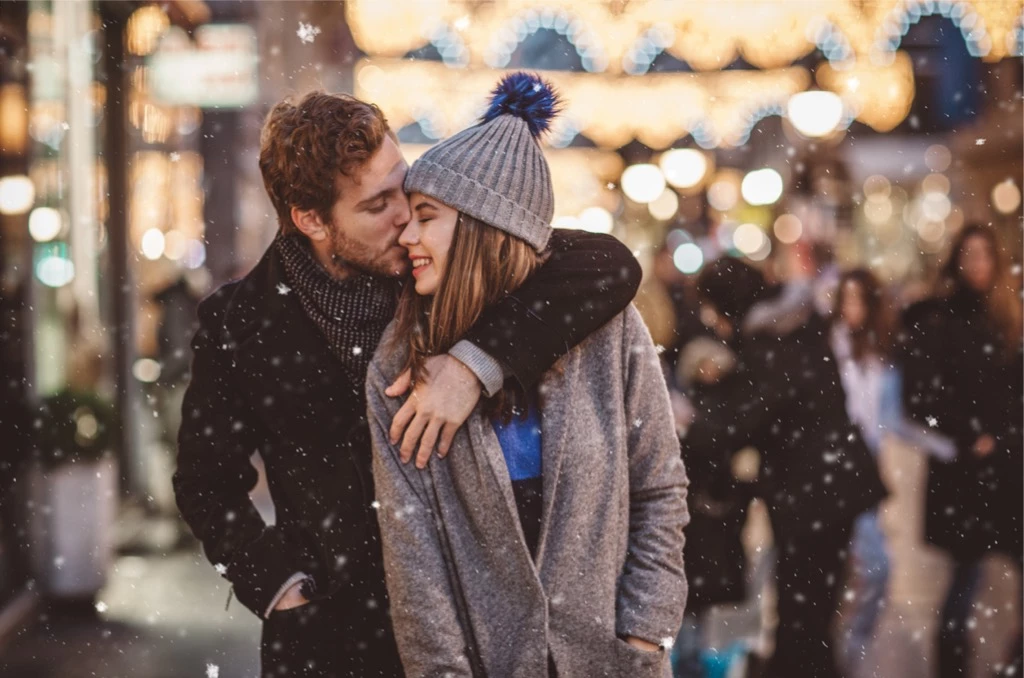 pareja en fiestas decembrinas