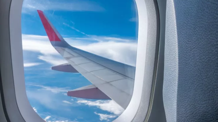 Pasajero grabó tornillos sueltos en un Boeing 737-800 de Thai Lion Air en pleno vuelo.