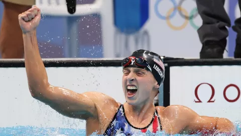 Katie Ledecky gana el oro en Tokyo 2020