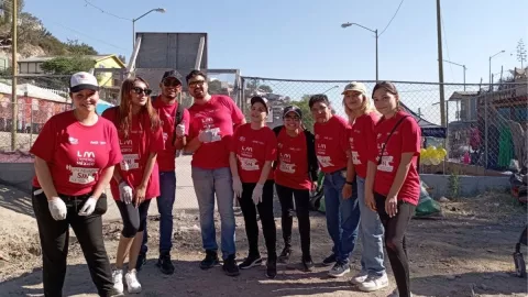 TV Azteca Baja California presente en la jornada de limpieza de Fundación Azteca en Camino Verde.