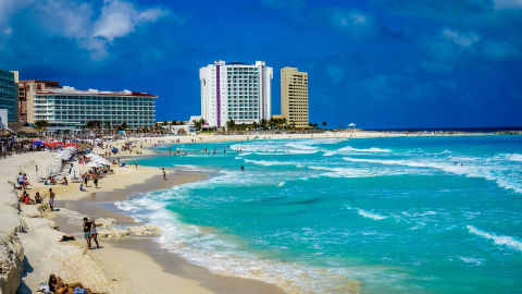 Azteca Quintana Roo Playa Gaviota Azul Fórum.jpg