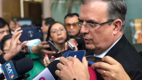 AMLO hablará con Elon Musk Tesla aumentará su presencia en México