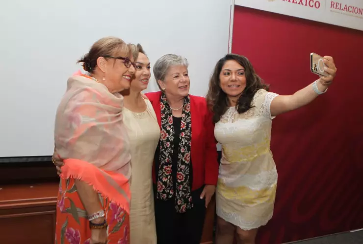 diálogo Alicia Bárcena.jpeg