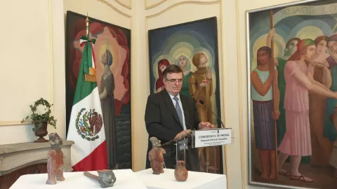 Ebrard México Francia piezas prehispánicas .jpg