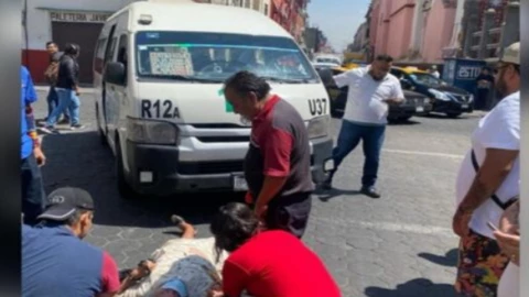 Adulta mayor es arrollada por conductor de la Ruta 12A en el Centro de Puebla