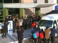 Fans comienzan a atacar a Song Yi, a quien relacionan con la muerte de Yoo-ra, lo cuál la pone muy triste.