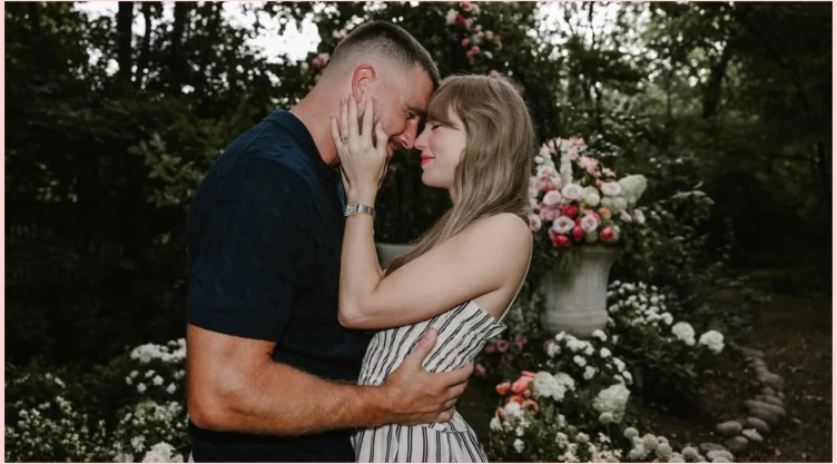 Taylor Swift y Travis Kelce confirmaron su compromiso con esta romántica foto.