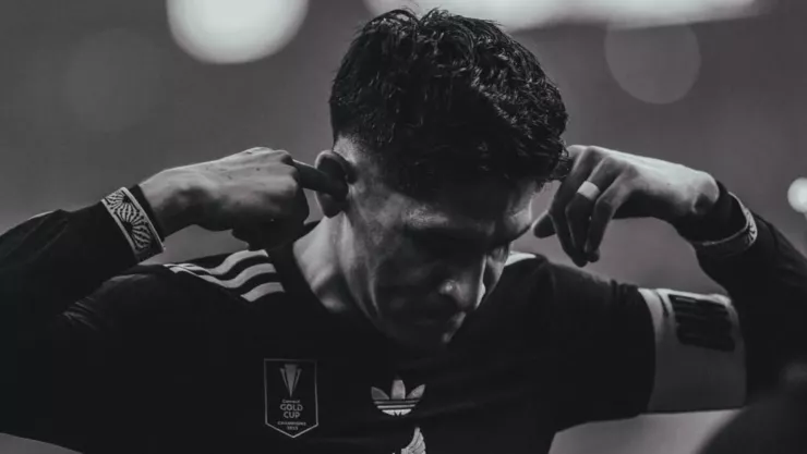 Edson Álvarez, a la espera de conocer su futuro.jpg