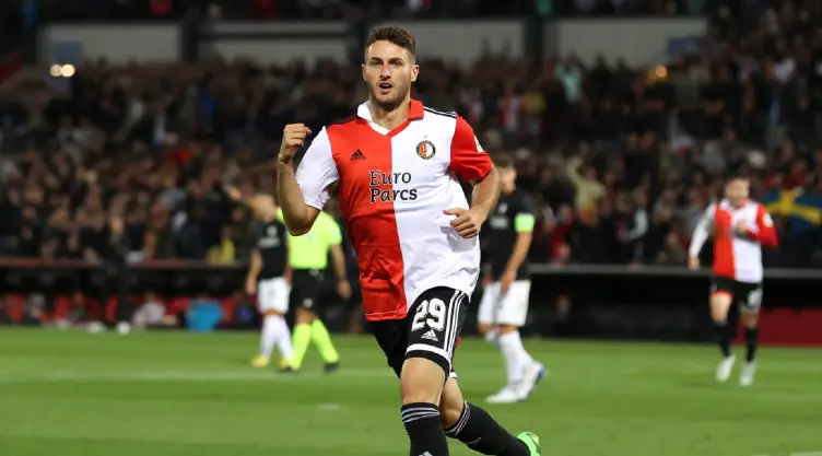 Santiago Giménez celebrando gol con el Feyenoord