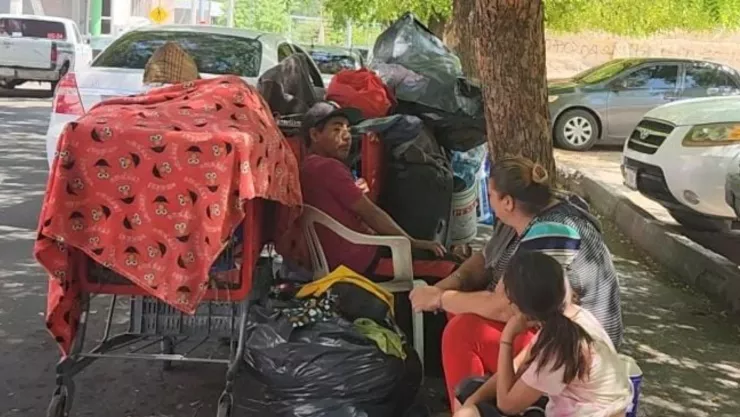 Familia en situación de calle en Culiacán
