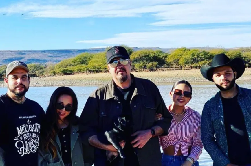 Pepe Aguilar y sus hijos