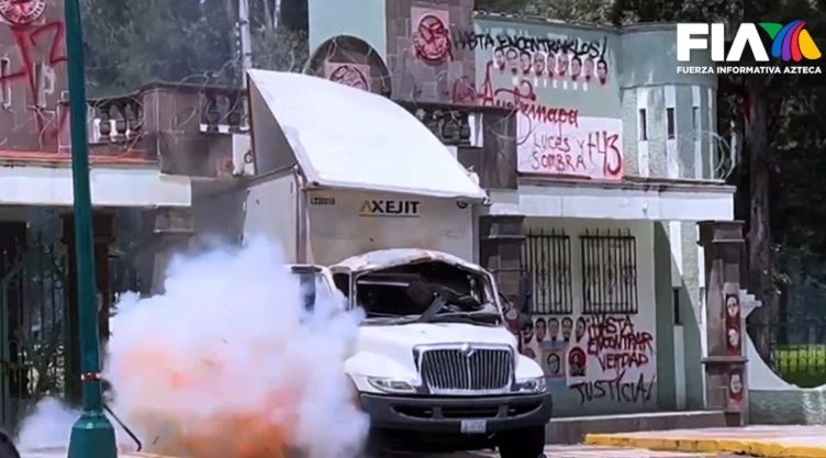 43 normalistas de Ayotzinapa.jpg